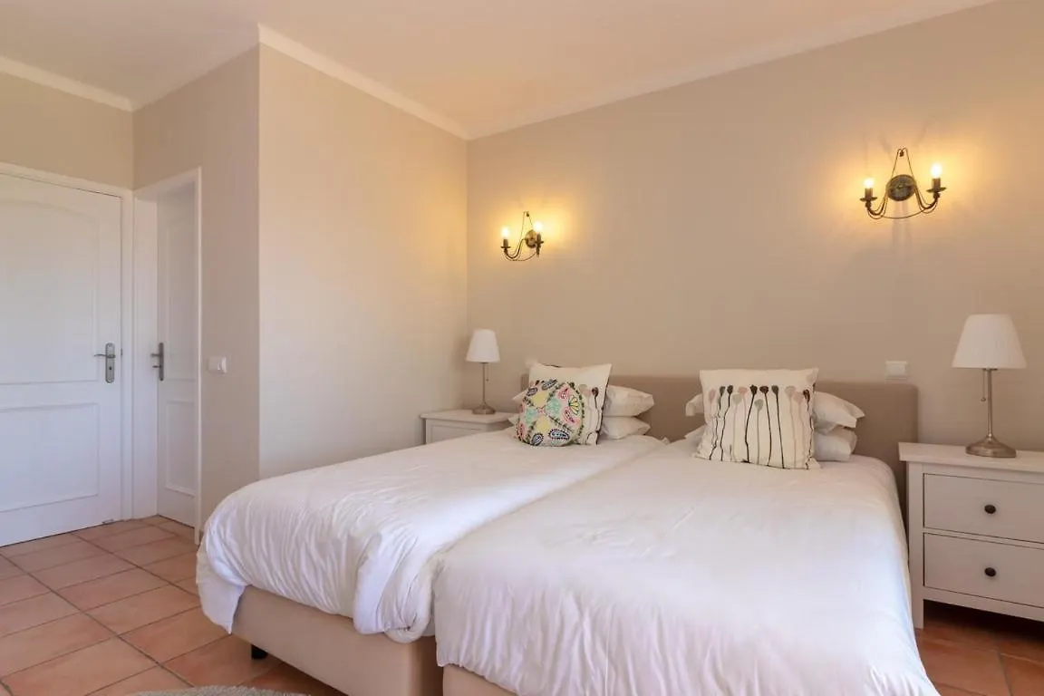 Front Line Townhouse N 9 In Ferragudo Sea Views contacts